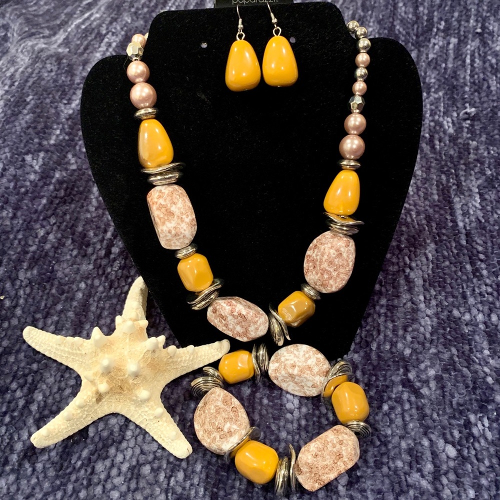 paparazzi jewelry set (necklace,earrings,bracelet)